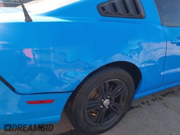 2014 Ford Mustang V6 с VIN 1ZVBP8AM0E5210769, выставлен на аукционе IAAI как лот 42537314 с пробегом 181 368 миль миль и . История ставок и продаж доступна на DreamBid. Изображение 17.