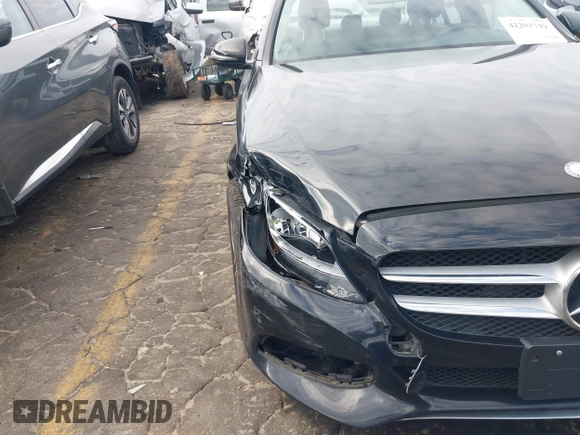 2017 Mercedes-Benz C 300 z VIN 55SWF4JB7HU220408, wystawiony jako IAAI lot #42201749 z przebiegiem 108 799 mil mil oraz . Historia ofert i sprzedaży dostępna na DreamBid. Obrazek 6.
