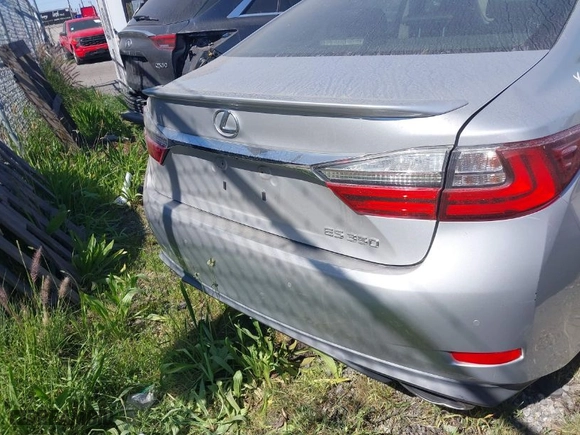 2016 Lexus ES 350 with VIN JTHBK1GG5G2211686, listed as a IAAI auction lot 41760510 with 71,076 mi miles. Bid and sale history available at carsss.com. Image 17.