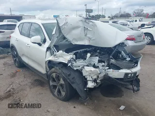 2024 Volvo XC40 Core Bright Theme с VIN YV4L12UK0R2215328, выставлен на аукционе IAAI как лот 41456746 с пробегом 15 205 миль миль и . История ставок и продаж доступна на DreamBid. Изображение 1.