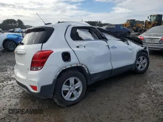 2018 Chevrolet Trax LT with VIN KL7CJPSB4JB714279, listed as a Copart auction lot 84242284 with 83,942 mi miles and Salvage Title. Bid and sale history available at carsss.com. Image 3.