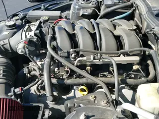 2006 Ford Mustang GT Deluxe z VIN 1ZVHT85H565100479, wystawiony jako IAAI lot #42901533 z przebiegiem 107 507 mil mil oraz . Historia ofert i sprzedaży dostępna na DreamBid. Obrazek 22.