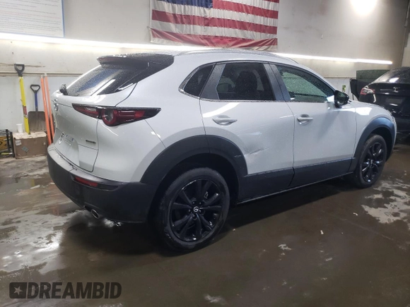 2024 Mazda CX-30 S Select Sport z VIN 3MVDMBBM1RM715881, wystawiony jako Copart lot #43393485 z przebiegiem 2535 mil mil oraz Szkody całkowita. Historia ofert i sprzedaży dostępna na DreamBid. Obrazek 3.
