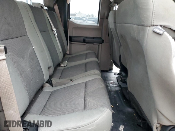 2016 Ford F-150 XL with VIN 1FTEX1CF3GKE26318, listed as a Copart auction lot 43147885 with 261,869 mi miles and Salvage Title. Bid and sale history available at carsss.com. Image 10.