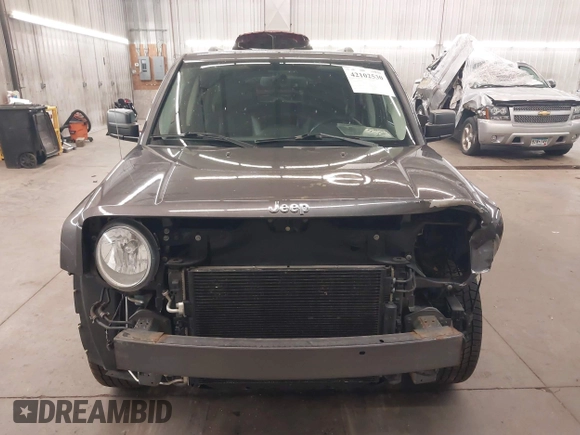 2016 Jeep Patriot Latitude z VIN 1C4NJRFB8GD658216, wystawiony jako IAAI lot #42102530 z przebiegiem 143 956 mil mil oraz . Historia ofert i sprzedaży dostępna na DreamBid. Obrazek 13.