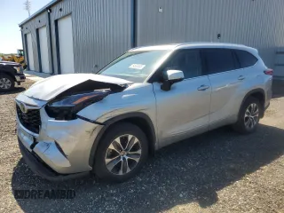 2021 Toyota Highlander XLE z VIN 5TDGZRBH3MS074401, wystawiony jako Copart lot #54539505 z przebiegiem 49 325 mil mil oraz Szkoda całkowita • Salvage title. Historia ofert i sprzedaży dostępna na DreamBid. Obrazek 1.