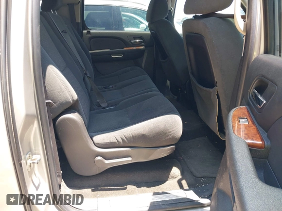 2007 Chevrolet Suburban LT with VIN 1GNFK16327J350303, listed as a IAAI auction lot 42413524 with 215,353 mi miles and . Bid and sale history available at DreamBid. Image 8.