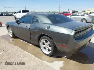 2010 Dodge Challenger R/T z VIN 2B3CJ5DTXAH270086, wystawiony jako IAAI lot #42076162 z przebiegiem 144 051 mil mil oraz . Historia ofert i sprzedaży dostępna na DreamBid. Obrazek 3.
