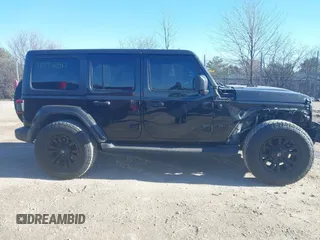 2018 Jeep Wrangler Unlimited Sahara z VIN 1C4HJXEG9JW216717, wystawiony jako IAAI lot #40908017 z przebiegiem 87 954 mil mil oraz . Historia ofert i sprzedaży dostępna na DreamBid. Obrazek 14.