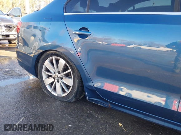 2015 Volkswagen Jetta SE with VIN 3VWD07AJ2FM257987, listed as a IAAI auction lot 41009826 with 112,213 mi miles and . Bid and sale history available at DreamBid. Image 6.