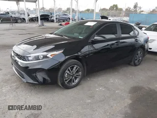 2023 Kia Forte LXS z VIN 3KPF24AD5PE646813, wystawiony jako IAAI lot #41494292 z przebiegiem 29 003 mil mil oraz . Historia ofert i sprzedaży dostępna na DreamBid. Obrazek 17.