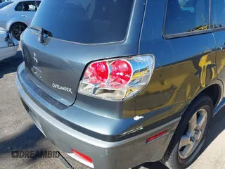 2004 Mitsubishi Outlander SE with VIN JA4LX41F74U035064, listed as a IAAI auction lot 40826249 with 274,046 mi miles. Bid and sale history available at carsss.com. Image 6.