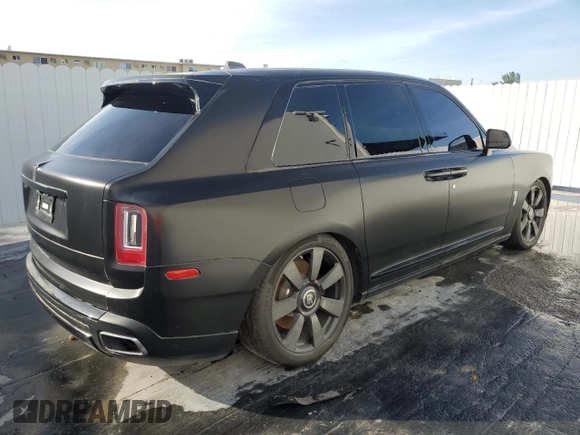 2022 Rolls-Royce Cullinan z VIN SLATV4C02NU214934, wystawiony jako Copart lot #78693434 z przebiegiem 1 444 mil mil oraz Szkoda całkowita • Salvage title. Historia ofert i sprzedaży dostępna na DreamBid. Obrazek 3.