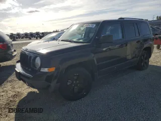 2015 Jeep Patriot Sport z VIN 1C4NJPBA7FD209559, wystawiony jako Copart lot #56954755 z przebiegiem 101 531 mil mil oraz Szkoda całkowita • Salvage title. Historia ofert i sprzedaży dostępna na DreamBid. Obrazek 1.