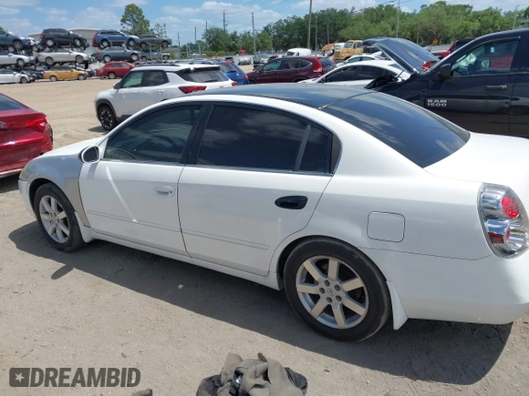 2005 Nissan Altima 2.5 S with VIN 1N4AL11EX5C323608, listed as a IAAI auction lot 41962367 with 160,026 mi miles. Bid and sale history available at carsss.com. Image 14.