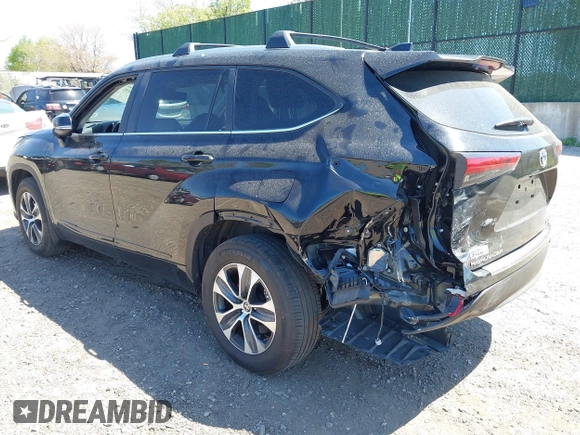 2023 Toyota Highlander L z VIN 5TDKDRBH2PS018091, wystawiony jako IAAI lot #42060302 z przebiegiem 26 267 mil mil oraz . Historia ofert i sprzedaży dostępna na DreamBid. Obrazek 3.