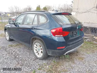 2015 BMW X1 xDrive28i with VIN WBAVL1C56FVY27567, listed as a IAAI auction lot 42047505 with 160,013 mi miles. Bid and sale history available at carsss.com. Image 3.
