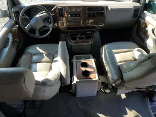 2004 Chevrolet Express Passenger z VIN 1GBFG15T841212230, wystawiony jako Copart lot #61109634 z przebiegiem 154 493 mil mil oraz Szkoda całkowita • Salvage title. Historia ofert i sprzedaży dostępna na DreamBid. Obrazek 8.