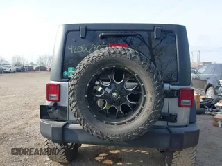 2016 Jeep Wrangler Unlimited Sport z VIN 1C4HJWDGXGL328531, wystawiony jako IAAI lot #42056907 z przebiegiem 75 871 mil mil oraz . Historia ofert i sprzedaży dostępna na DreamBid. Obrazek 16.