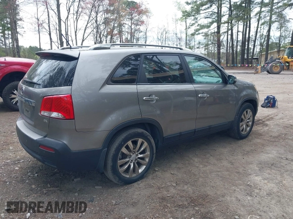 2011 Kia Sorento EX with VIN 5XYKU3A17BG103340, listed as a IAAI auction lot 41944274 with 195,927 mi miles. Bid and sale history available at carsss.com. Image 4.