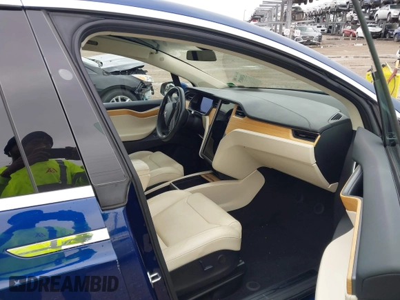 2018 Tesla Model X 75D with VIN 5YJXCAE2XJF111180, listed as a IAAI auction lot 41988079 with 114,593 mi miles and . Bid and sale history available at DreamBid. Image 5.