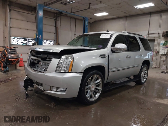 2014 Cadillac Escalade Platinum z VIN 1GYS4DEF4ER220739, wystawiony jako IAAI lot #41887685 z przebiegiem 150 067 mil mil oraz . Historia ofert i sprzedaży dostępna na DreamBid. Obrazek 17.
