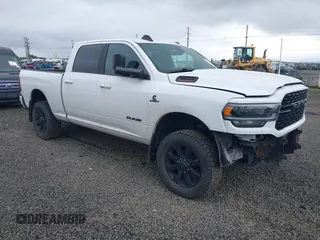 2022 Ram 2500 Big Horn z VIN 3C6UR5DL8NG126870, wystawiony jako IAAI lot #42014673 z przebiegiem 95 883 mil mil oraz . Historia ofert i sprzedaży dostępna na DreamBid. Obrazek 1.