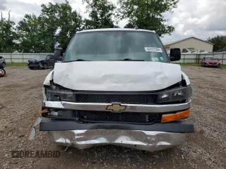 2017 Chevrolet Express Passenger LT z VIN 1GAZGMFG3H1258512, wystawiony jako Copart lot #62822304 z przebiegiem 56 009 mil mil oraz Nie do naprawy • Non repairable. Historia ofert i sprzedaży dostępna na DreamBid. Obrazek 5.