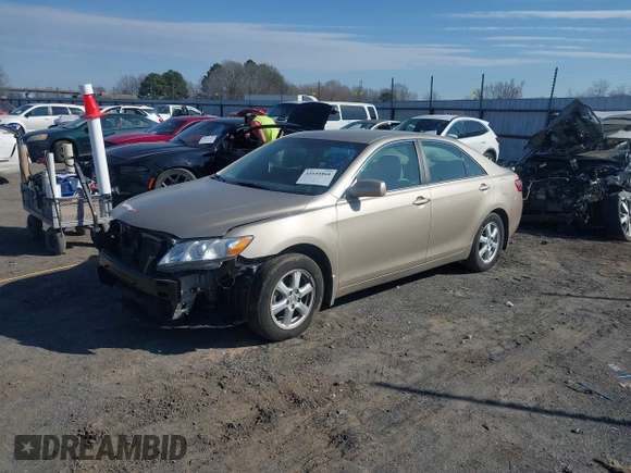 2008 Toyota Camry LE z VIN 4T1BE46K78U748805, wystawiony jako IAAI lot #41644868 z przebiegiem 32 704 mil mil oraz . Historia ofert i sprzedaży dostępna na DreamBid. Obrazek 2.