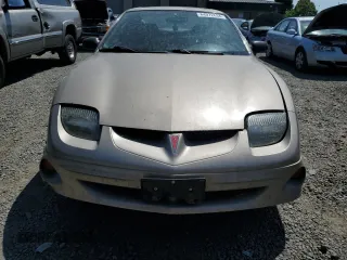 2002 Pontiac Sunfire SE z VIN 1G2JB124327288986, wystawiony jako Copart lot #64072634 z przebiegiem 122 306 mil mil oraz Szkody całkowita. Historia ofert i sprzedaży dostępna na DreamBid. Obrazek 5.