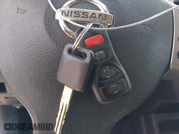 2011 Nissan Versa S z VIN 3N1BC1CPXBL442520, wystawiony jako IAAI lot #42308421 z przebiegiem 143 556 mil mil oraz . Historia ofert i sprzedaży dostępna na DreamBid. Obrazek 11.