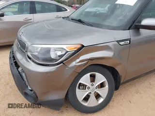 2016 Kia Soul with VIN KNDJN2A28G7294637, listed as a IAAI auction lot 41843806 with 156,179 mi miles. Bid and sale history available at carsss.com. Image 6.