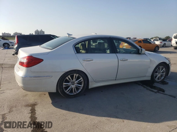2013 Hyundai Genesis 3.8L z VIN KMHGC4DD5DU246546, wystawiony jako Copart lot #53562825 z przebiegiem 81 725 mil mil oraz Szkoda całkowita • Salvage title. Historia ofert i sprzedaży dostępna na DreamBid. Obrazek 3.