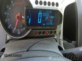 2016 Chevrolet Sonic LT z VIN 1G1JC5SG8G4105500, wystawiony jako IAAI lot #42069999 z przebiegiem 122 279 mil mil oraz . Historia ofert i sprzedaży dostępna na DreamBid. Obrazek 1.