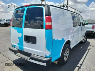 2010 Chevrolet Express Cargo z VIN 1GCUGADX6A1143380, wystawiony jako IAAI lot #42307850 z przebiegiem 83 340 mil mil oraz . Historia ofert i sprzedaży dostępna na DreamBid. Obrazek 1.