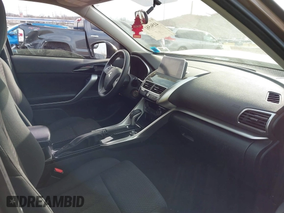 2018 Mitsubishi Eclipse Cross LE z VIN JA4AT4AA2JZ061576, wystawiony jako IAAI lot #41565617 z przebiegiem 28 488 mil mil oraz . Historia ofert i sprzedaży dostępna na DreamBid. Obrazek 5.