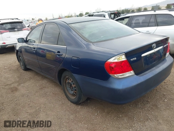 2005 Toyota Camry STD z VIN 4T1BE32K85U101891, wystawiony jako IAAI lot #41680923 z przebiegiem 146 472 mil mil oraz . Historia ofert i sprzedaży dostępna na DreamBid. Obrazek 3.