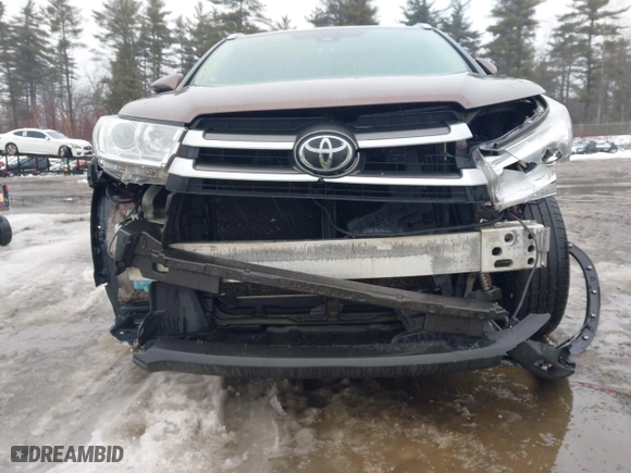 2017 Toyota Highlander XLE with VIN 5TDJZRFH9HS363191, listed as a IAAI auction lot 41642975 with 255,219 mi miles. Bid and sale history available at carsss.com. Image 17.