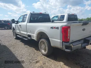 2024 Ford F-250 XL with VIN 1FT7X2BA0RED62373, listed as a IAAI auction lot 42485874 with 7,825 mi miles and . Bid and sale history available at DreamBid. Image 3.