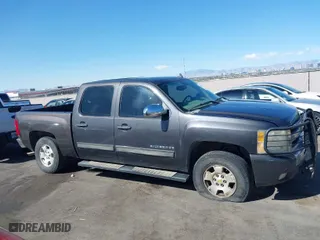 2011 Chevrolet Silverado 1500 LT with VIN 3GCPCSE04BG137550, listed as a IAAI auction lot 41939195 with 267,185 mi miles. Bid and sale history available at carsss.com. Image 13.