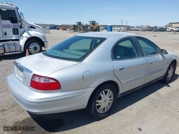 2005 Mercury Sable LS with VIN 1MEFM55S25A607510, listed as a IAAI auction lot 41956186 with 392,589 mi miles. Bid and sale history available at carsss.com. Image 4.