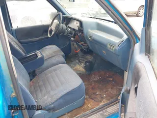 1993 Ford Ranger STX z VIN 1FTCR14U5PPA15200, wystawiony jako IAAI lot #42266766 z przebiegiem 68 129 mil mil oraz . Historia ofert i sprzedaży dostępna na DreamBid. Obrazek 5.