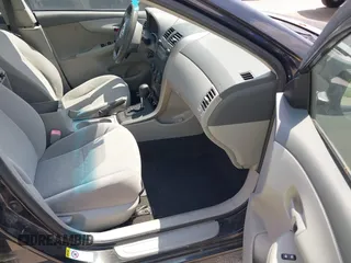 2009 Toyota Corolla z VIN JTDBL40E89J053927, wystawiony jako IAAI lot #42305215 z przebiegiem Nie podano mil oraz . Historia ofert i sprzedaży dostępna na DreamBid. Obrazek 5.