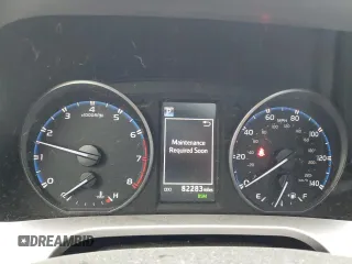 2018 Toyota RAV4 XLE with VIN JTMRFREV2JJ200677, listed as a Copart auction lot 59660535 with 82,283 mi miles and Salvage title. Bid and sale history available at DreamBid. Image 9.
