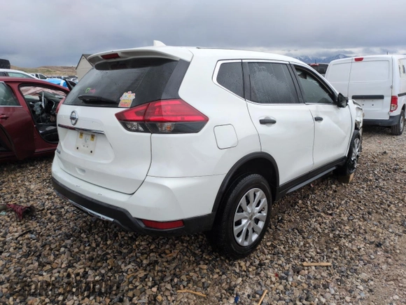 2017 Nissan Rogue SV with VIN KNMAT2MT9HP544611, listed as a Copart auction lot 48399445 with 185,489 mi miles and Salvage Title. Bid and sale history available at carsss.com. Image 3.