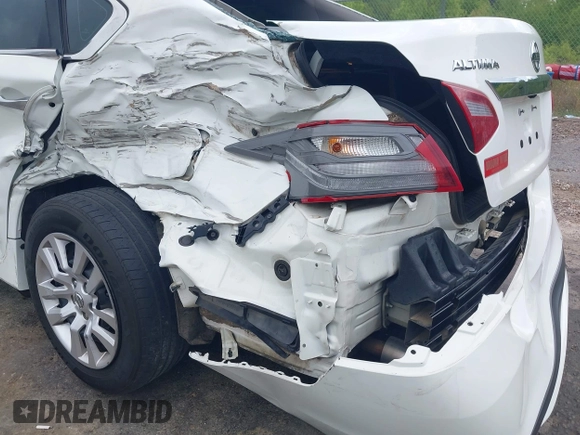 2018 Nissan Altima SR with VIN 1N4AL3AP5JC214819, listed as a IAAI auction lot 42066442 with 161,323 mi miles and . Bid and sale history available at carsss.com. Image 18.