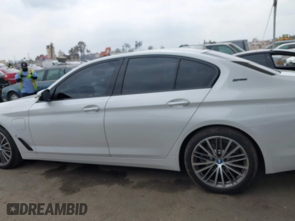 2018 BMW 5 Series 530e with VIN WBAJA9C5XJB033667, listed as a IAAI auction lot 42107936 with 55,753 mi miles and . Bid and sale history available at DreamBid. Image 15.