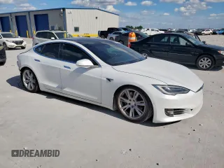 2021 Tesla Model S Long Range Plus z VIN 5YJSA1E2XMF427425, wystawiony jako Copart lot #61996075 z przebiegiem 73 786 mil mil oraz Szkoda całkowita • Salvage title. Historia ofert i sprzedaży dostępna na DreamBid. Obrazek 4.