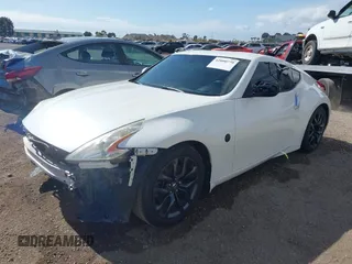 2016 Nissan 370Z Sport z VIN JN1AZ4EH9GM931683, wystawiony jako IAAI lot #42000779 z przebiegiem 113 919 mil mil oraz . Historia ofert i sprzedaży dostępna na DreamBid. Obrazek 2.
