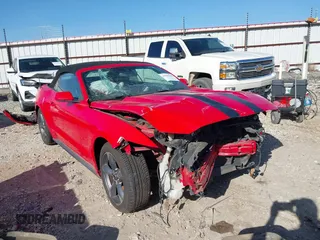 2016 Ford Mustang V6 z VIN 1FATP8EM5G5284585, wystawiony jako IAAI lot #41696368 z przebiegiem 72 438 mil mil oraz . Historia ofert i sprzedaży dostępna na DreamBid. Obrazek 1.